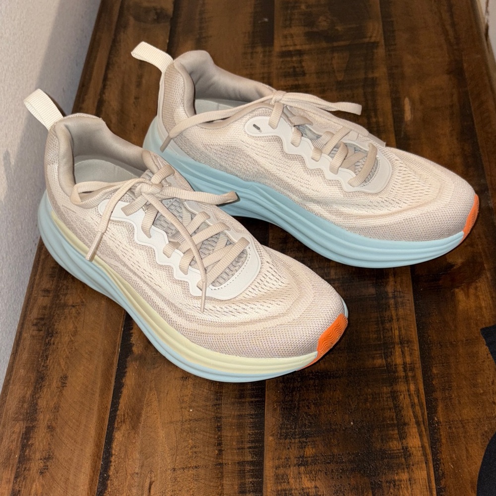Avia woman’s running shoes size 8